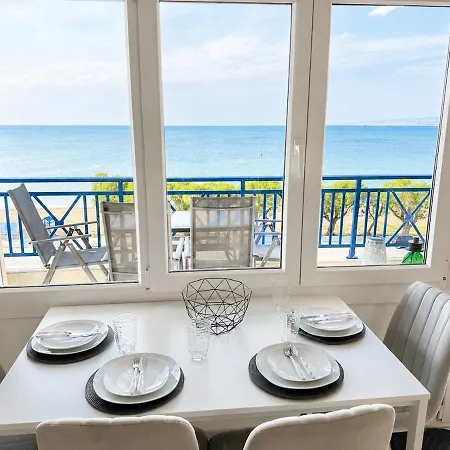 Sea View Luxury Beachfront 2br Néoi Epivátai