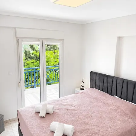 Sea View Luxury Beachfront 2br *